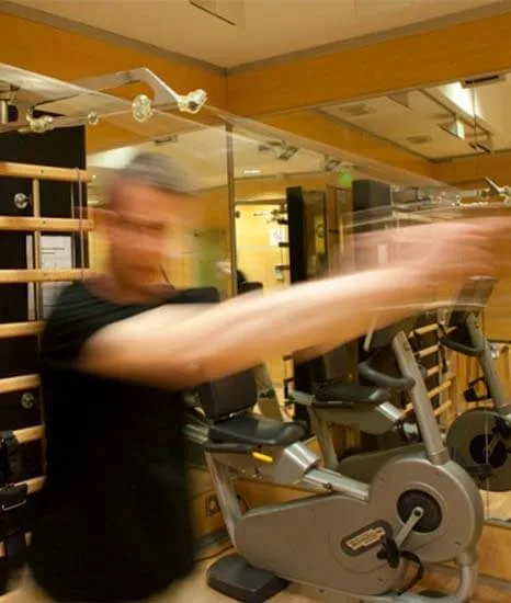 サービス 8 Hotel La Perle Saint Germain Fitness room detail jpg