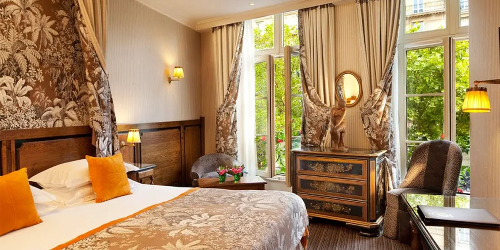 Au Manoir Saint Germain des Prés Hotel 10 Deluxe room 1 Au Manoir Saint Germain des Pres Hotel Paris