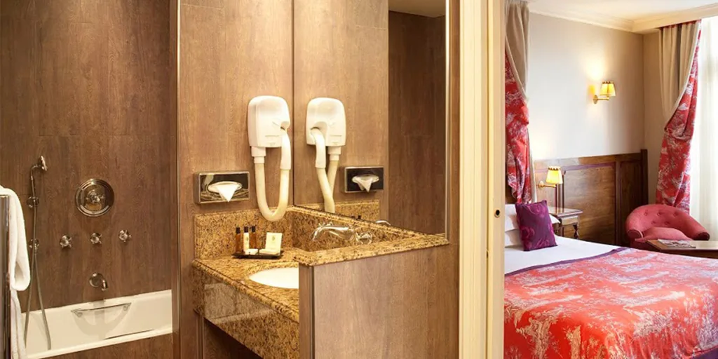 写真 21 Deluxe room bathroom 8 Au Manoir Saint Germain des Pres Hotel Paris