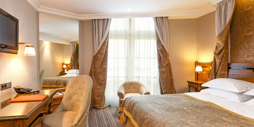 Au Manoir Saint Germain des Prés Hotel 5 Superior room 3 Au Manoir Saint Germain des Pres Hotel Paris