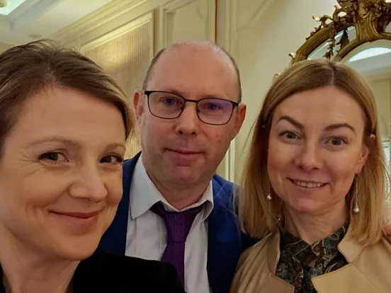 Au Manoir Saint Germain des Prés Hotel 12 selfie service groupe jpg